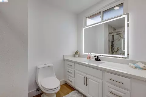 Bath - 34312 Cornwallis Ct, Fremont, CA 94555 photo 4 of 6