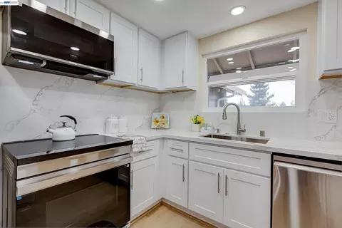 Kitchen - 34312 Cornwallis Ct, Fremont, CA 94555 photo 5 of 7
