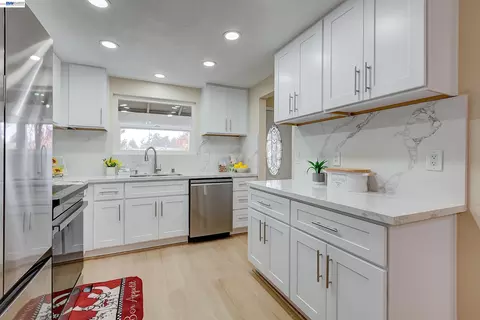 Kitchen - 34312 Cornwallis Ct, Fremont, CA 94555 photo 3 of 7