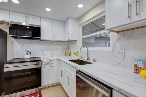 Kitchen - 34312 Cornwallis Ct, Fremont, CA 94555 photo 7 of 7