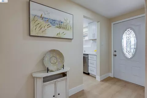 Entry Way - 34312 Cornwallis Ct, Fremont, CA 94555 photo 2 of 5