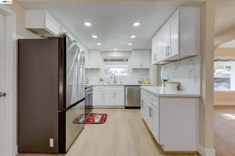 Kitchen - 34312 Cornwallis Ct, Fremont, CA 94555 photo 2 of 7