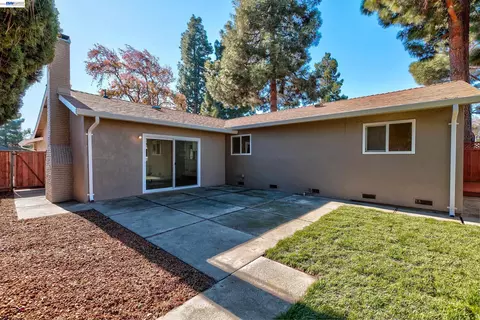 Exterior - 34312 Cornwallis Ct, Fremont, CA 94555 photo 7 of 13