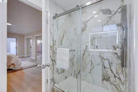 Bath - 34312 Cornwallis Ct, Fremont, CA 94555 photo 5 of 6