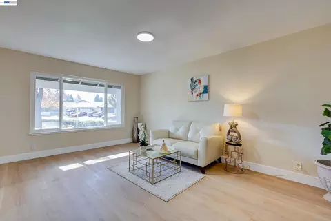 Living - 34312 Cornwallis Ct, Fremont, CA 94555 photo 1 of 11