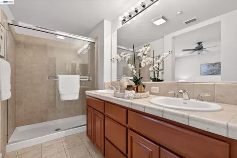 Bath - 4366 Fitzwilliam St, Dublin, CA 94568 photo 3 of 3