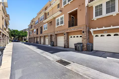 Exterior - 4366 Fitzwilliam St, Dublin, CA 94568 photo 4 of 11