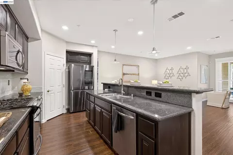 Kitchen - 4366 Fitzwilliam St, Dublin, CA 94568 photo 2 of 4