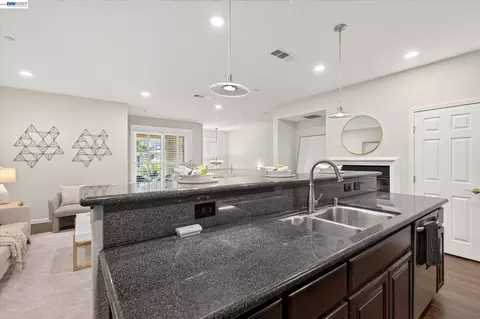 Kitchen - 4366 Fitzwilliam St, Dublin, CA 94568 photo 4 of 4