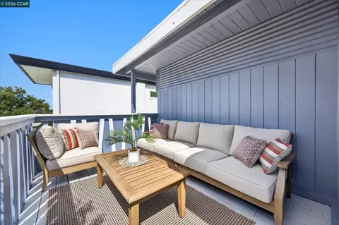 Exterior - 425 Hichborn St, Vallejo, CA 94590 photo 5 of 10