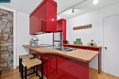 Kitchen - 425 Hichborn St, Vallejo, CA 94590 photo 5 of 5