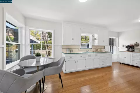 Kitchen - 425 Hichborn St, Vallejo, CA 94590 photo 2 of 5