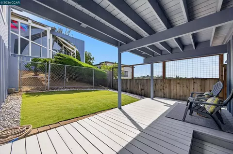Exterior - 425 Hichborn St, Vallejo, CA 94590 photo 3 of 10