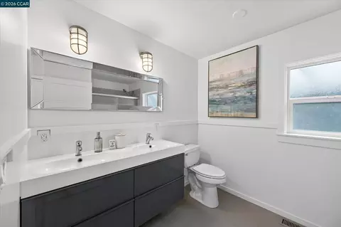 Bath - 425 Hichborn St, Vallejo, CA 94590 photo 1 of 2