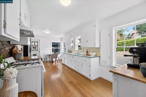 Kitchen - 425 Hichborn St, Vallejo, CA 94590 photo 1 of 5