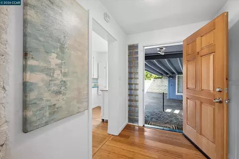 Entry Way - 425 Hichborn St, Vallejo, CA 94590 photo 1 of 2