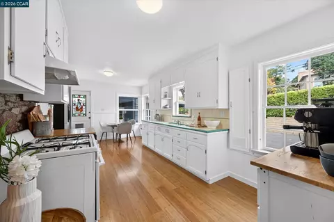 Kitchen - 425 Hichborn St, Vallejo, CA 94590 photo 1 of 5