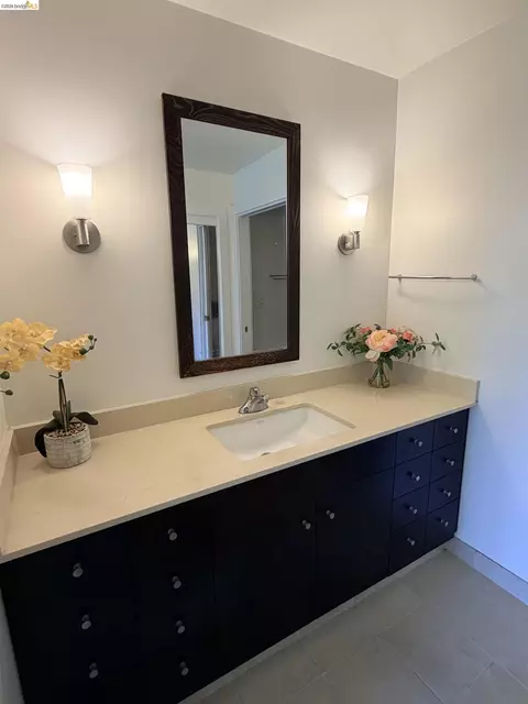 Bath - 585 9th St #335, Oakland, CA 94607 photo 1 of 2