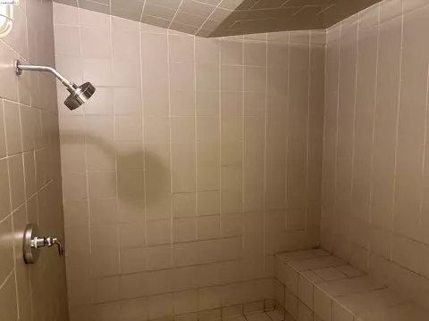 Bath - 585 9th St #335, Oakland, CA 94607 photo 4 of 4