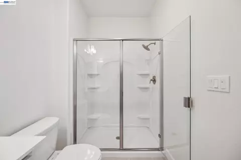 Bath - 300 Colfax Ln, Oakley, CA 94561 photo 1 of 5
