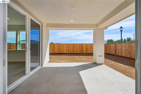Exterior - 300 Colfax Ln, Oakley, CA 94561 photo 10 of 15