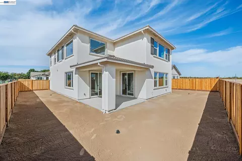 Exterior - 300 Colfax Ln, Oakley, CA 94561 photo 12 of 15