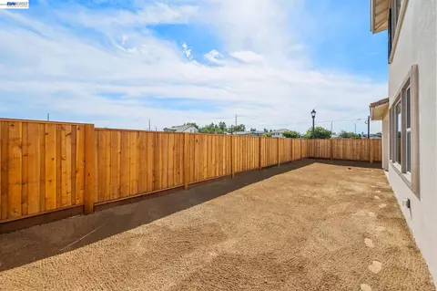 Exterior - 300 Colfax Ln, Oakley, CA 94561 photo 14 of 15