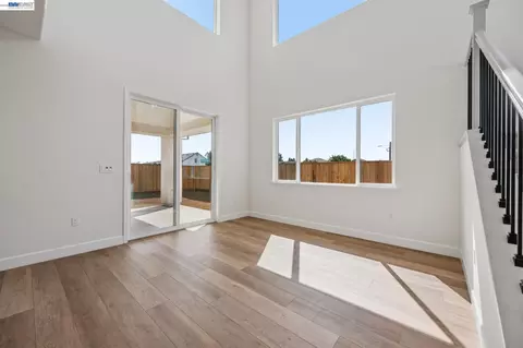 Living - 300 Colfax Ln, Oakley, CA 94561 photo 24 of 28