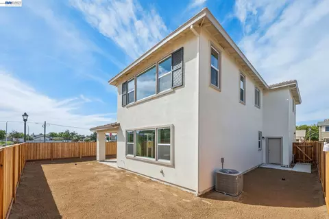Exterior - 300 Colfax Ln, Oakley, CA 94561 photo 13 of 15