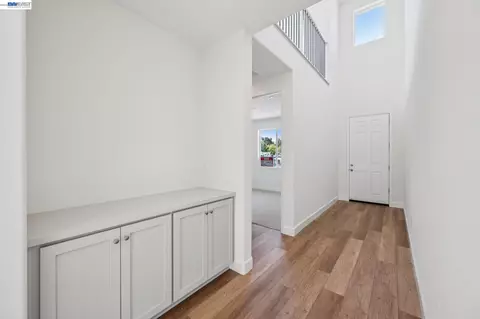 Entry Way - 300 Colfax Ln, Oakley, CA 94561 photo 7 of 19