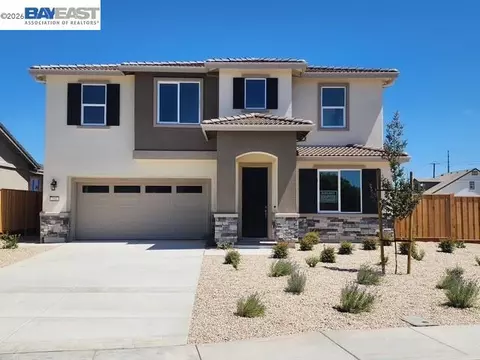 300 Colfax Ln, Oakley, CA 94561