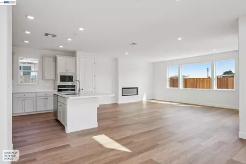 Living - 300 Colfax Ln, Oakley, CA 94561 photo 1 of 28