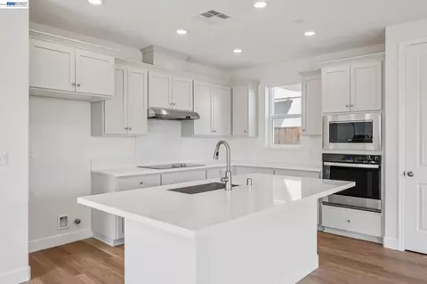 Kitchen - 300 Colfax Ln, Oakley, CA 94561 photo 1 of 6