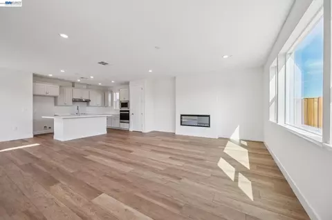 Living - 300 Colfax Ln, Oakley, CA 94561 photo 12 of 28