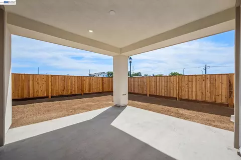 Exterior - 300 Colfax Ln, Oakley, CA 94561 photo 11 of 15