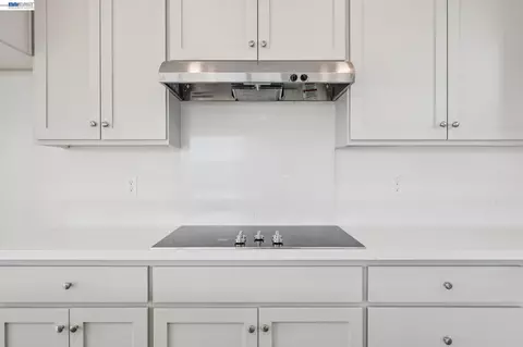 Kitchen - 300 Colfax Ln, Oakley, CA 94561 photo 6 of 6