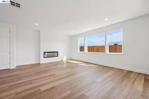 Living - 300 Colfax Ln, Oakley, CA 94561 photo 6 of 28
