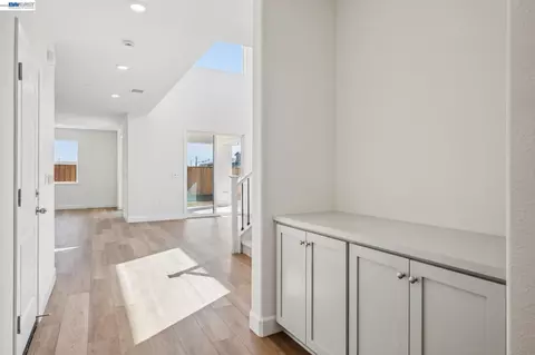Entry Way - 300 Colfax Ln, Oakley, CA 94561 photo 3 of 19