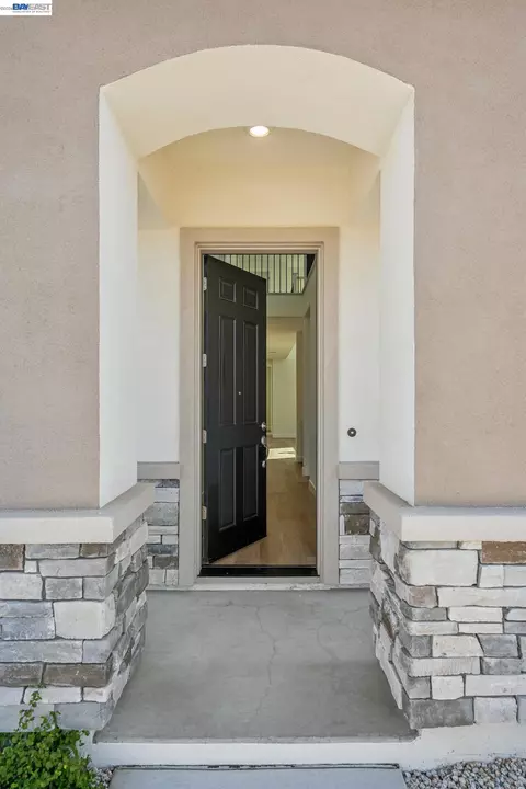 Entry Way - 300 Colfax Ln, Oakley, CA 94561 photo 1 of 19