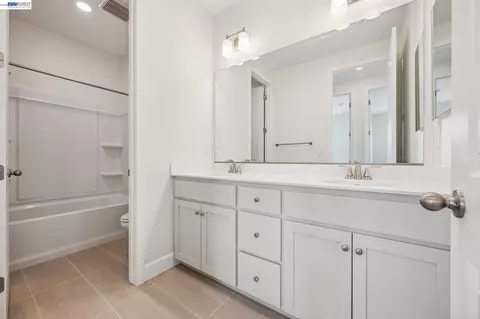 Bath - 300 Colfax Ln, Oakley, CA 94561 photo 5 of 5