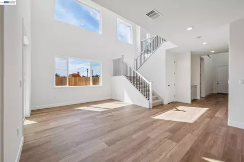 Living - 300 Colfax Ln, Oakley, CA 94561 photo 22 of 28