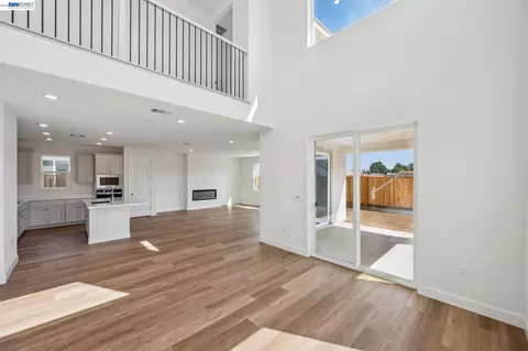 Living - 300 Colfax Ln, Oakley, CA 94561 photo 27 of 28