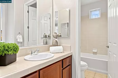 Bath - 1149 Azuar Ave, Vallejo, CA 94592 photo 2 of 4