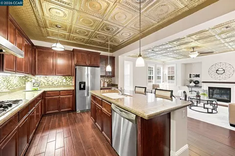 Kitchen - 1149 Azuar Ave, Vallejo, CA 94592 photo 3 of 4