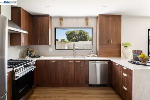 Kitchen - 8155 Elgin Ln, Dublin, CA 94568 photo 3 of 5