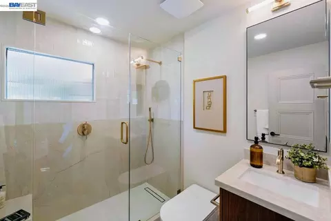Bath - 8155 Elgin Ln, Dublin, CA 94568 photo 1 of 2