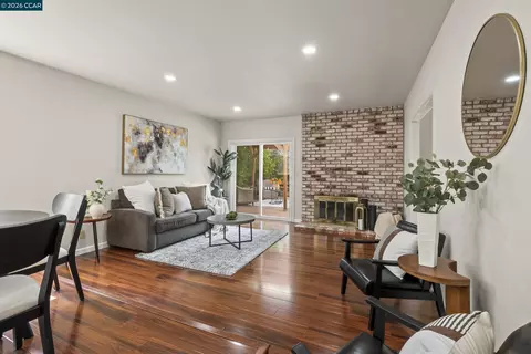 Living - 483 Brunswick Dr, Vallejo, CA 94591 photo 5 of 6