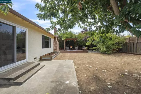 Exterior - 483 Brunswick Dr, Vallejo, CA 94591 photo 3 of 8