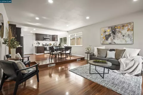 Living - 483 Brunswick Dr, Vallejo, CA 94591 photo 4 of 6
