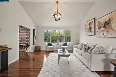 Living - 483 Brunswick Dr, Vallejo, CA 94591 photo 2 of 6